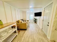 Eco-Friendly Charming Tampa Cottage - Full Kitchen, Parking, Wifi