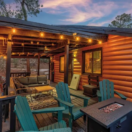 NEW!! Modern, updated 2-bedroom cabin with WiFi, games and views in quaint Pine