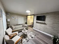 Modern Cozy Home In Miami, Fl with game room!