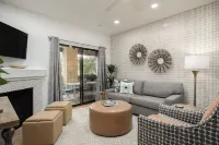 Beautiful Condo! Great location, 5 miles from UofA