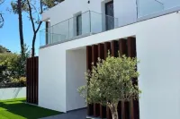 Holiday home with pool 15 minutes walk from the beach and 5 minutes from Aroeira golf course
