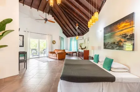 Euphoria at Paradisiac Beach Club Отели в г. Дамбартон