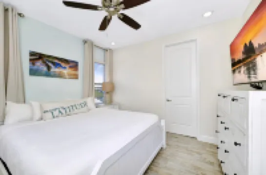 Private Oasis with Resort Amenities and Water Fun - Enchanting Escape  호텔