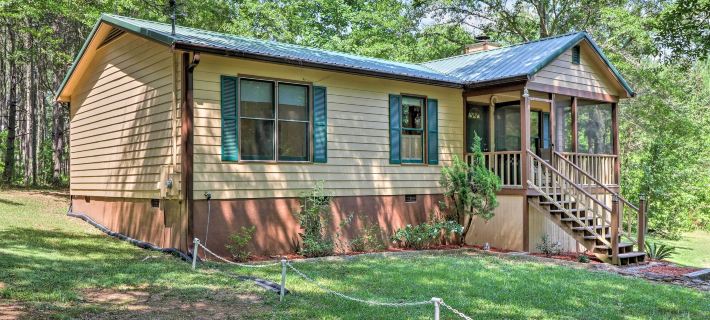Cozy Pine Mountain Cabin w/ Screened Porch & Yard! Hotels in Harris County