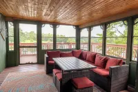 Lakeside Cabin Near Holiday World Perfect for Families & Friends