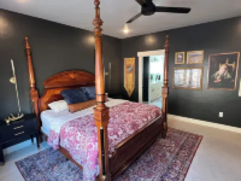 Pet Friendly Harry Potter Themed Two King Size Beds Cozy Mountain View’s!