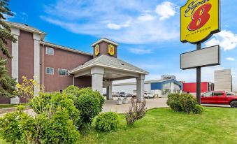 Super 8 by Wyndham Saskatoon Near Saskatoon Airport