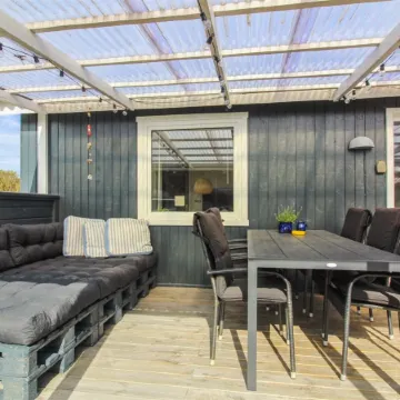 "Madsen" - 500m from the Sea