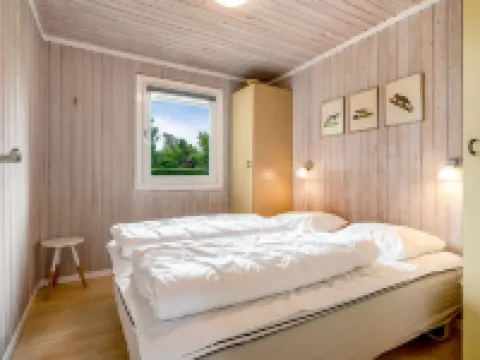 "Ellie" - 500m from the sea