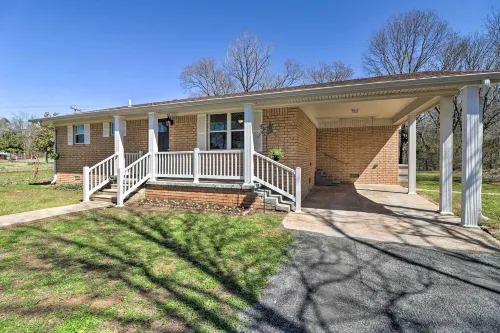 Greers Ferry Home w/ Yard, < 1 Mi to Marina! - Homestays