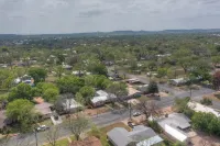 메인 스트리트까지 1마일, 핑크 하우스에 오신 것을 환영합니다!