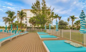 Top-Floor Sunset Vistas Condo Ocean-View Balcony!