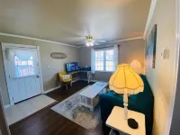 Charming Bungalow-safe area-8 minutes from S Tulsa Hôtels à : Comte de Creek