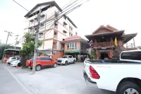 Baan Yuyuen - parcheggio