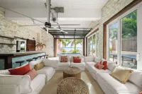 King’s Crown – Luxury Waterfront Estate on Harbour Island, Bahamas