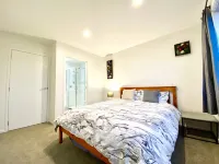 New Townhouse with VIEW - Walking to Botany Center Hotels near Howick