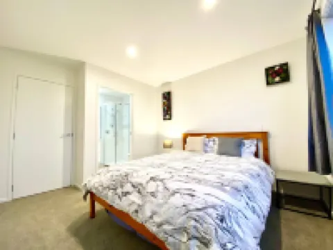 New Townhouse with VIEW - Walking to Botany Center Hotels near هاويك