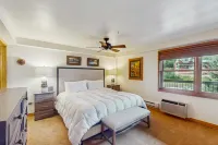 Torian Plum Plaza 705