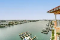 8th-Floor Penthouse, Walk to Clearwater Beach - Condos