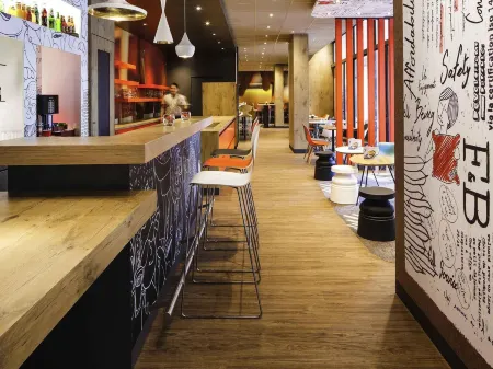 Ibis Versailles Château Отели рядом со станцией Versailles Montreuil Train Station