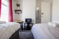 12 Cornwallis Lodge Family Room 1