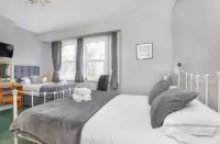 St Marys Guest House - Bed and Breakfasts