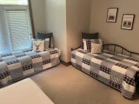 Crazy spacious hillside ski chalet! WOW-views and expansive wraparound deck!