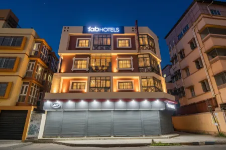 FabHotel MN International - Nr Park Circus Отели рядом с достопримечательностью «Nakhoda Mosque»