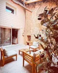 Cozy duplex - patio - sleeps 6 - historic village