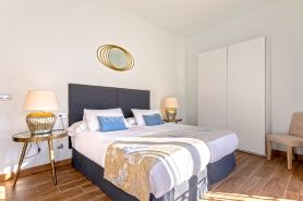 Beautiful 2BD apartment with a private terrace. Recaredo X