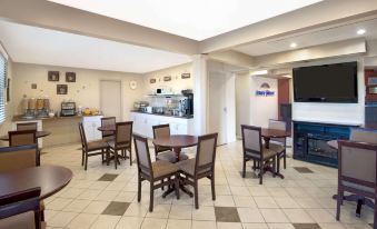 Howard Johnson by Wyndham Red Deer