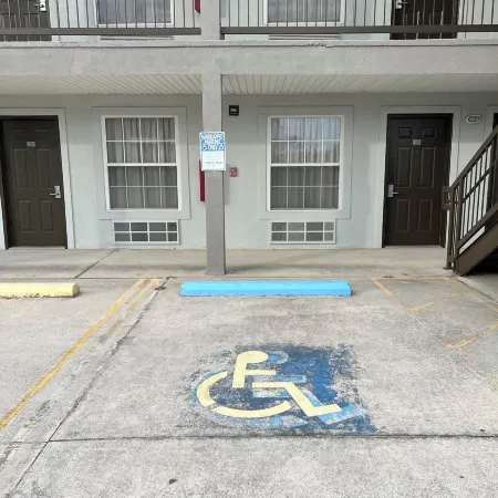 Garden Inn & Suites