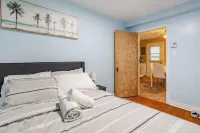 Modern 3-bedroom apartment with spa & jacuzzi, free parking & beautiful view Hotels in Saint-Jean-sur-Richelieu