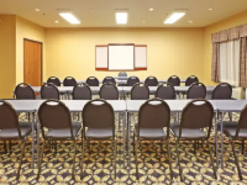 Holiday Inn Express & Suites MOUNTAIN HOME by IHG Hotels in Baxter County