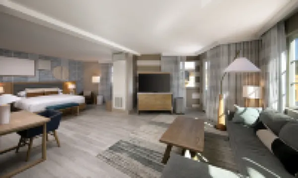 인 앳 더 피어 프리스모 비치, 큐리오 컬렉션 바이 힐튼 피스모비치 호텔