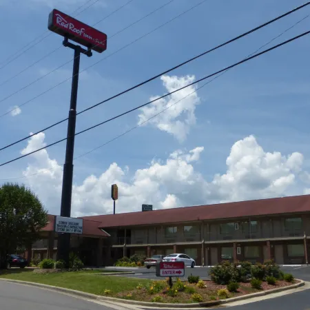 Red Roof Inn & Suites Cleveland, TN