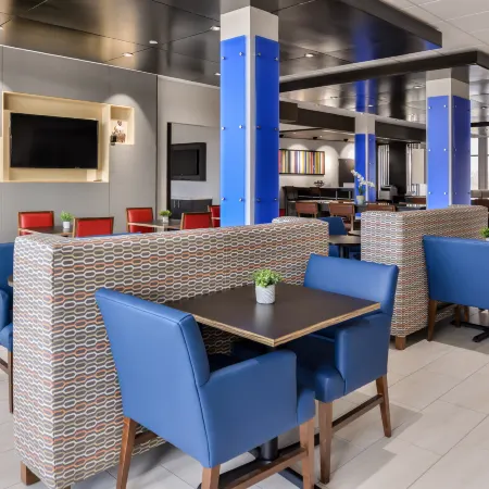 Holiday Inn Express & Suites LEE'S SUMMIT - KANSAS CITY by IHG