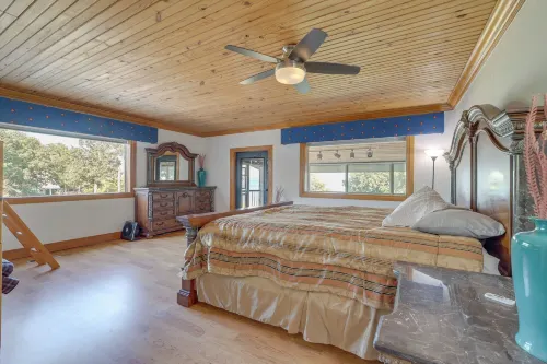Lakefront Eufaula Escape w/ Dock + Private Beach! - Homestays