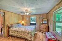Bonfires and Bbqs! Creekside Retreat in Marshall - Parkplatz