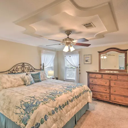 Picturesque Retreat on St Johns River and Docks
