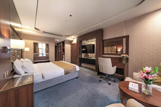 Sunday Red Sea Fountain Alhamra Formerly Vivid Plaza Hotel