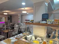 Red Lion Hotel - breakfast