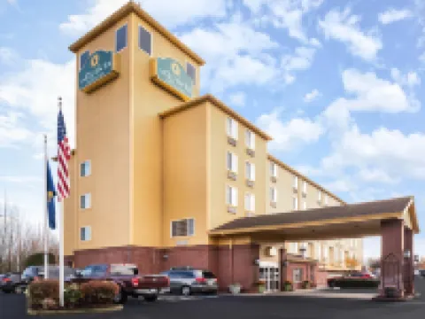 La Quinta Inn & Suites by Wyndham Portland Airport Hotels near Portland International Airport