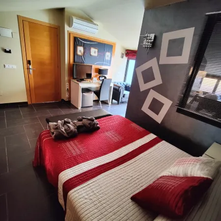 Hostal Manel Отели в г. Пинеда-де-Мар