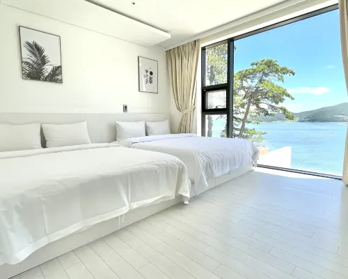 Le Grand Bleu Resort Hotels near Dolsan-eup
