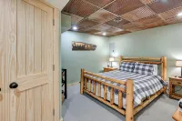 Lakefront Cabin on Secord Lake | Sleeps 6 - 3-Star