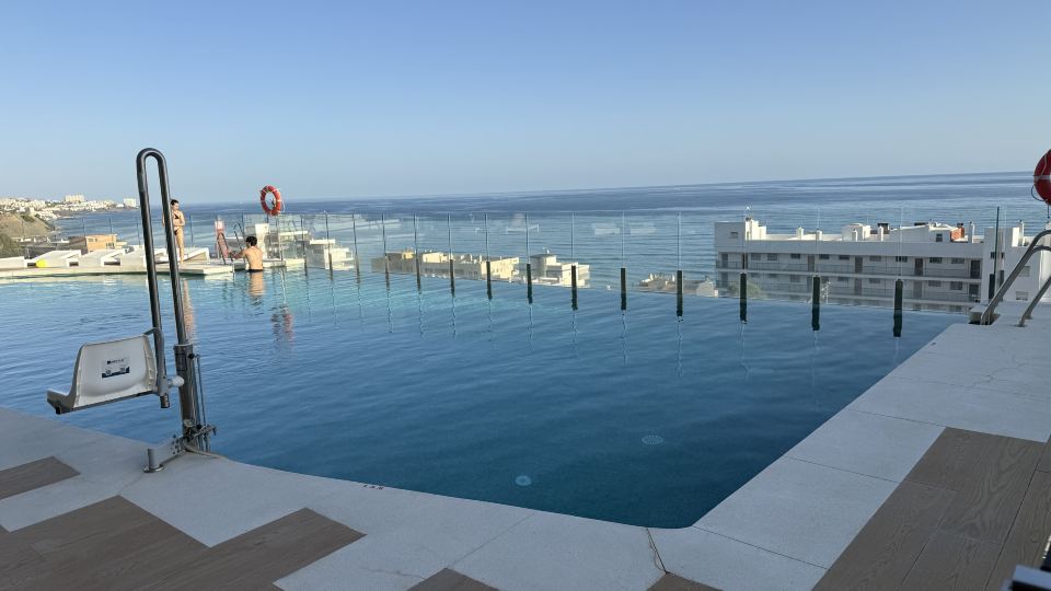 Luxurious Fuengirola Apartment with Ocean Views