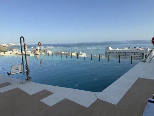Luxurious Fuengirola Apartment with Ocean Views - 4-Star