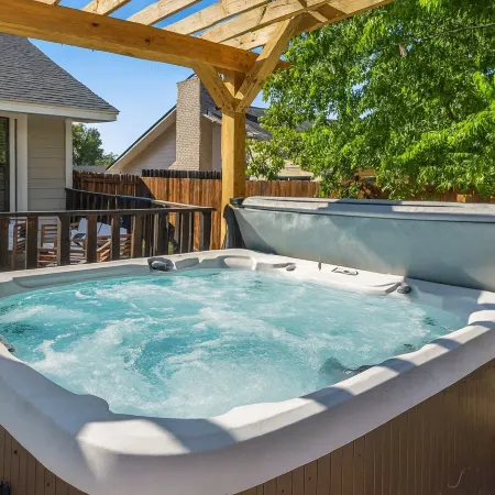 Poolside Paradise Room Fire Pit Hot Tub