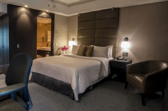 Hotel Tamanaco Caracas Отели рядом с достопримечательностью «Edificio Chataing»